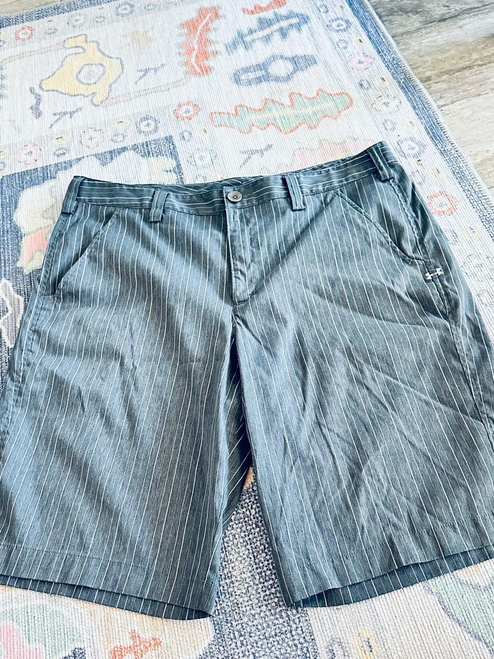 Under Armour Men’s Gray Pinstripe Golf Shorts Size 36